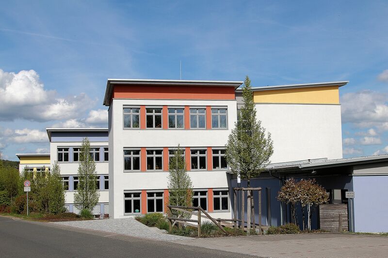 Datei:Oberviechtach Doktor-Eisenbarth-Mittelschule 2014 01.jpg