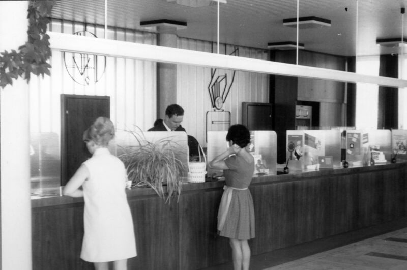 Datei:1970 Oberviechtach Sparkasse um 1970.jpg