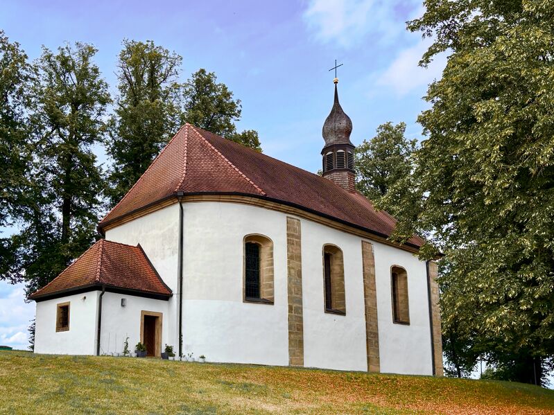 Datei:Kirchenthumbach Bergkirche Maria Zell Außenansicht.jpeg