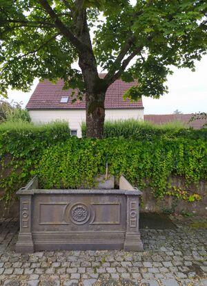 Gusseiserne Troege am Friedhof Parsberg.