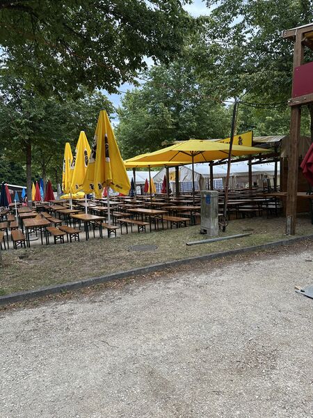 Datei:Bergfest Zelt.jpg