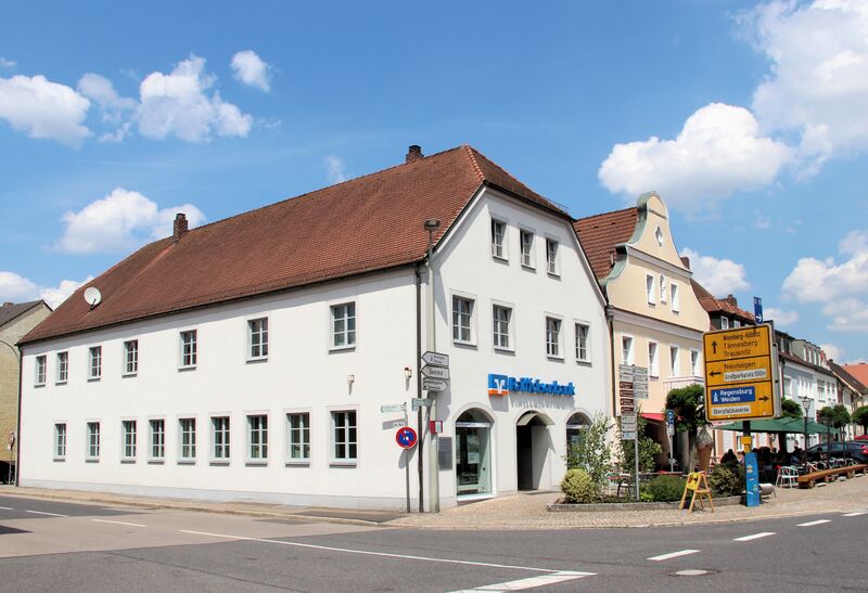 Datei:Pfreimd Raiffeisen 2018.jpg