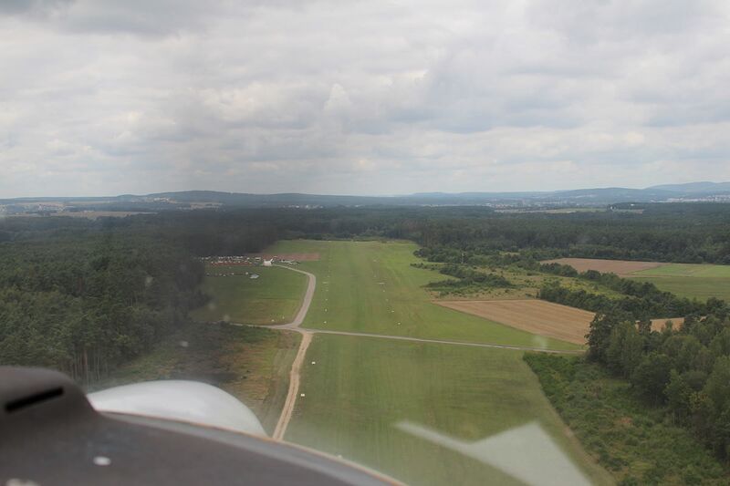 Datei:Fluggerät Flugplatz Schwandorf 01.jpg