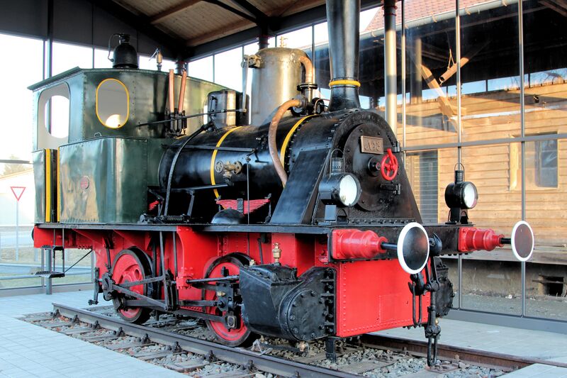 Datei:Oberviechtach Lokomotive Hanomag 02.jpg