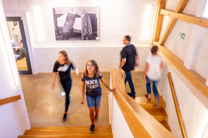 Datei:Eingang Theres-Neumann-Museum .jpg