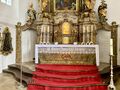 Hauptaltar in der Kirche