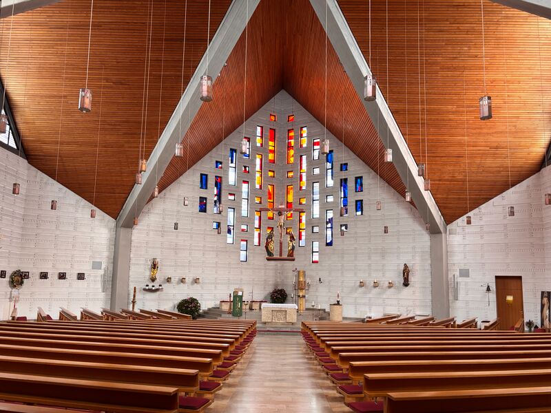 Datei:Pfarrkirche Mariä Himmelfahrt Kirchenthumbach Altar.jpeg
