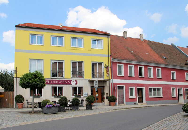 Datei:Pfreimd Gasthof Wilder Mann 2018.jpg