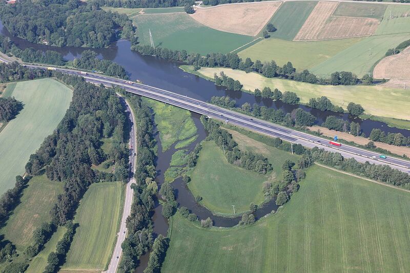 Datei:Schwarzach vor Schwarzenfeld 05.jpg