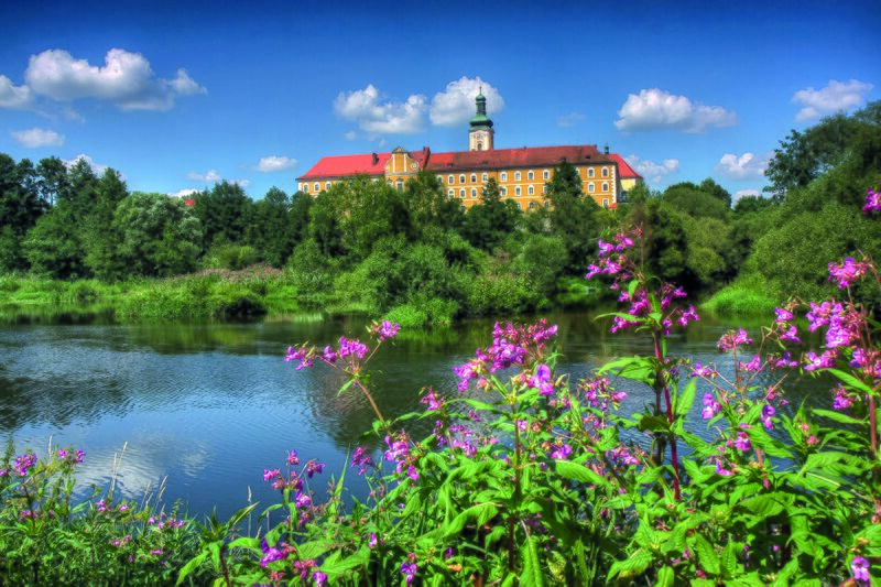 Datei:Außenansicht Klostergebäude.jpeg