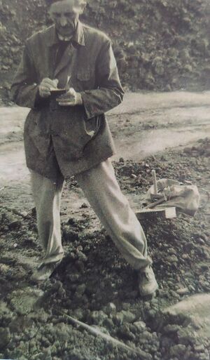 Walter Scheidemandel während einer Grabung.