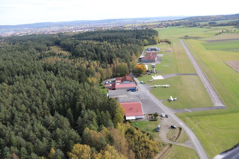 Datei:Fluggerät Flugplatz Latsch 01.jpg