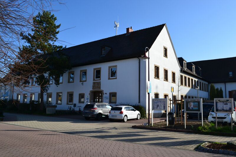 Datei:Haidwaldschule Haupteingang blurred.jpg