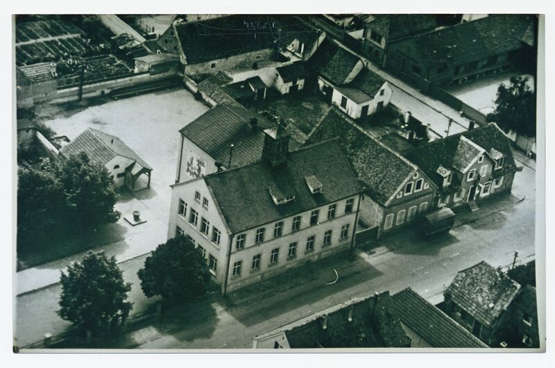Datei:Volkschule Maxdorf 1956, bearb.jpg