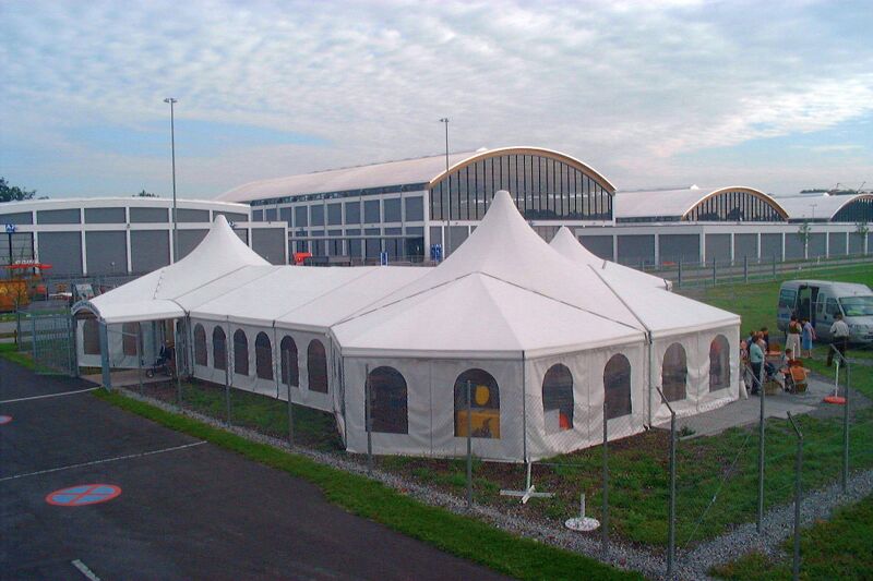 2002-Zeppelinfahrt-006-Zeppelin-Empfangsgebäude.jpg