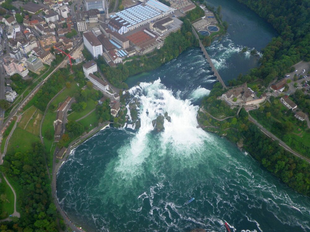 Zeppelin2014-Rheinfall.JPG