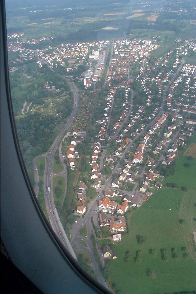 2002-Zeppelinfahrt-029-Dorniersiedlung.jpg