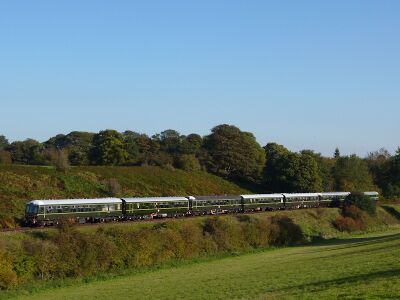 A 7-railcar set in use on Sunday 10 October