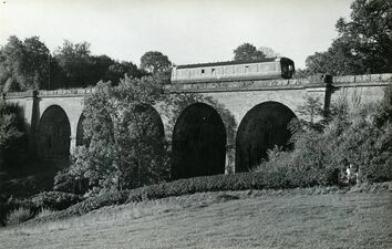 1962: Oldbury Viaduct, a single-car DMU on the viaduct (Sellick Collection)