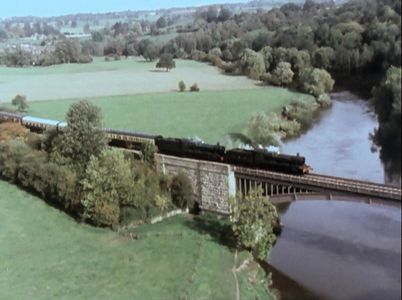 7819 Hinton Manor and 6960 Raveningham Hall crossing Victoria Bridge