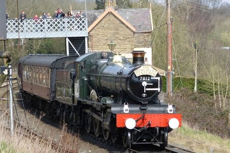 2016: 7812 Erlestoke Manor with a "Merchant Venturer" headboard.