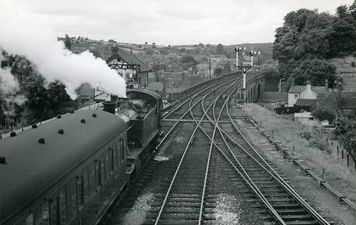 A train waits to depart Northbound from Platform 1 in October 1959 (Sellick Collection)