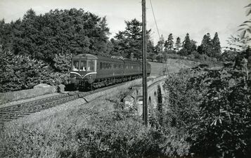 1962: Oldbury Viaduct, View of a DMU on the viaduct (Sellick Collection)