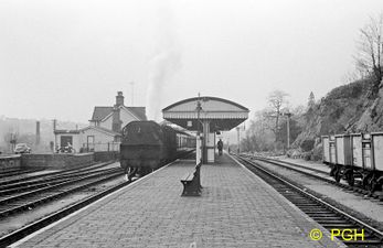 An up train in platform 2 in April 1962 (PG Hindley)