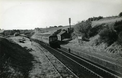 A BR DMU at Eardington in September 1962 (Sellick Collection)