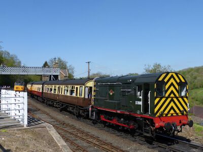 D3586 on arrival at Highley with 50049 waiting to take over.