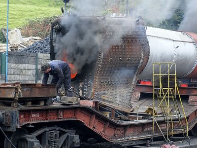Test of 7802 Bradley Manor's boiler at the front of Bridgnorth works (R. Westwood)